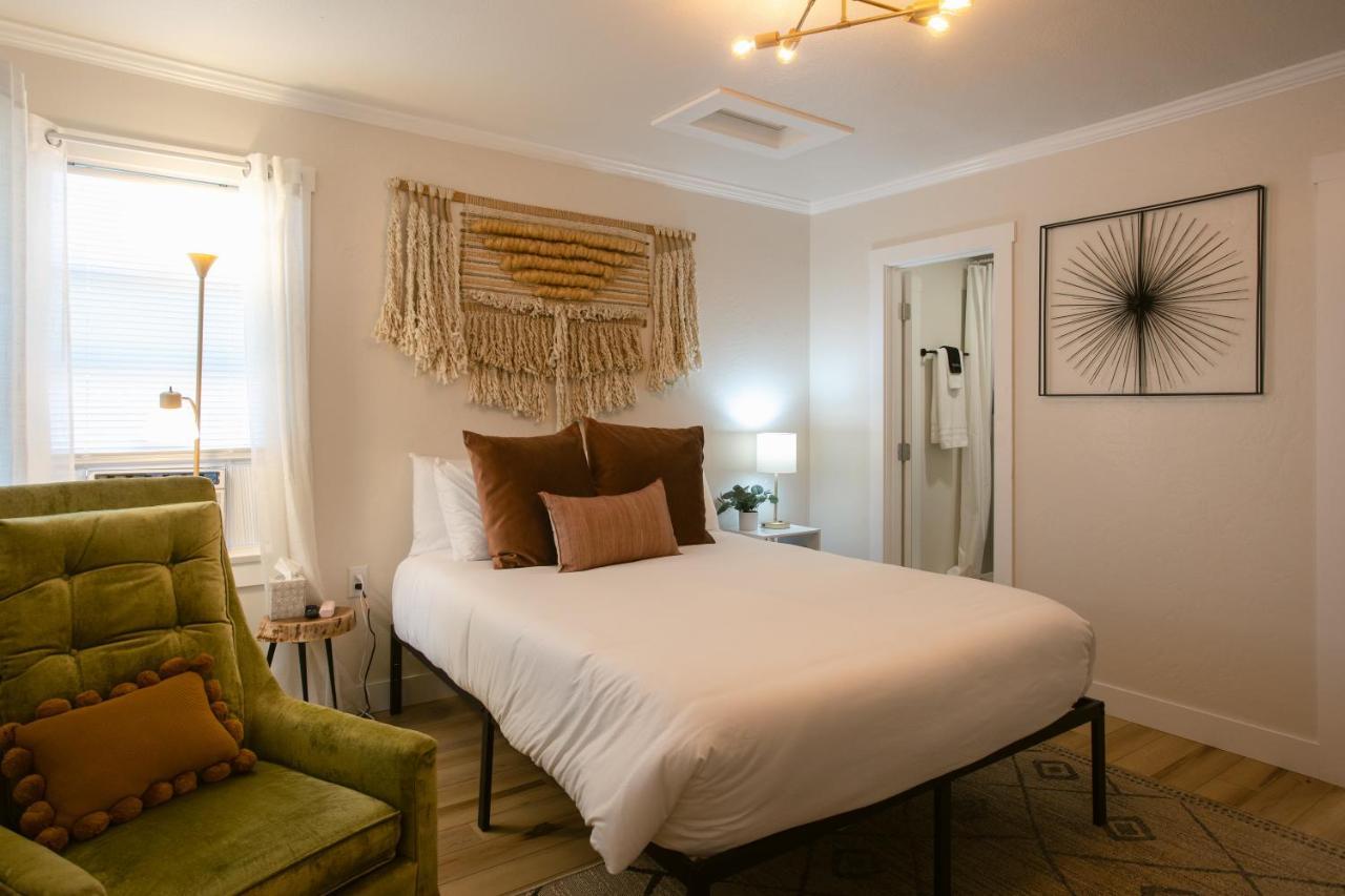 Waterfront River Apartments Rogue River エクステリア 写真