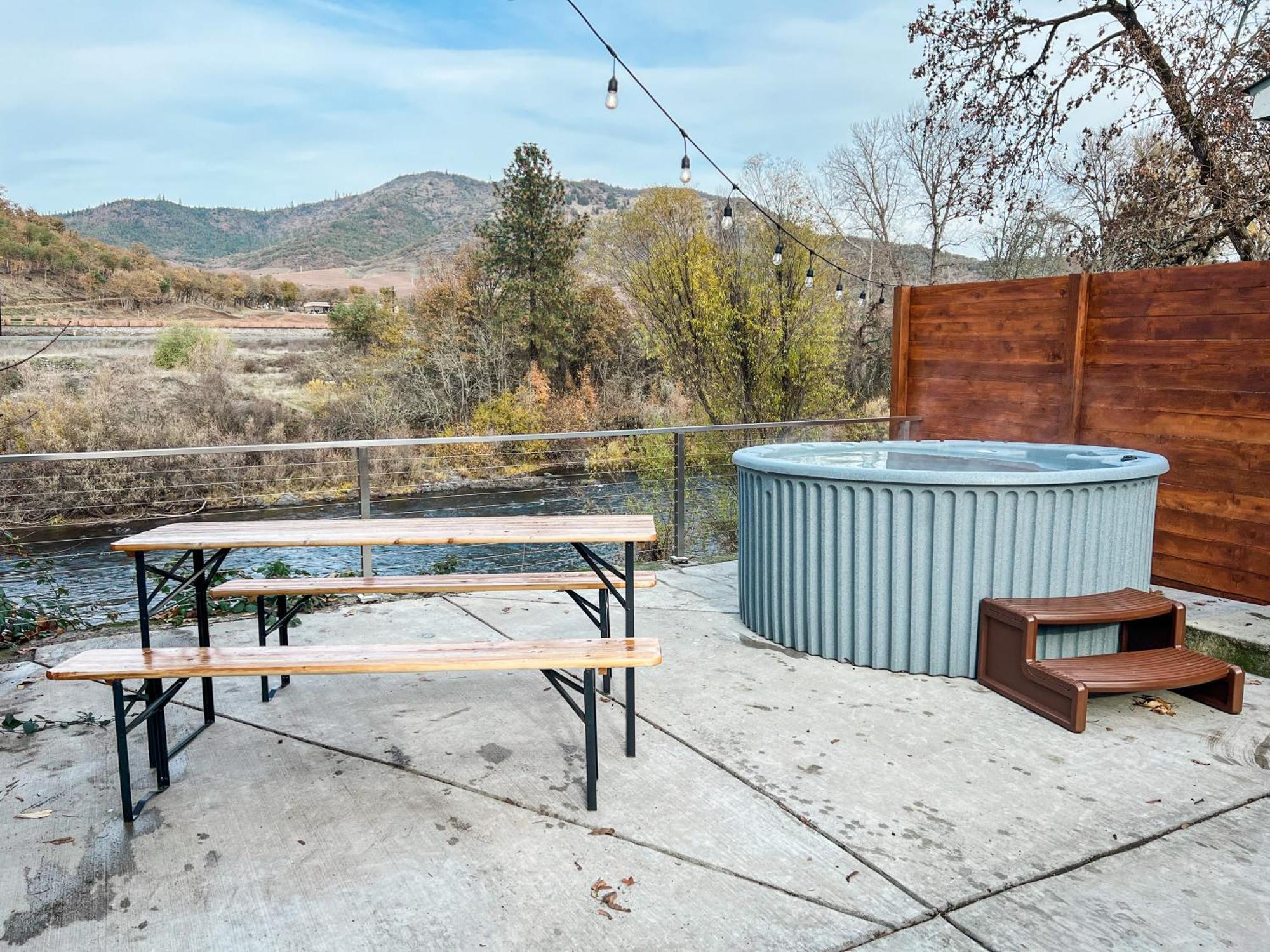 Waterfront River Apartments Rogue River エクステリア 写真